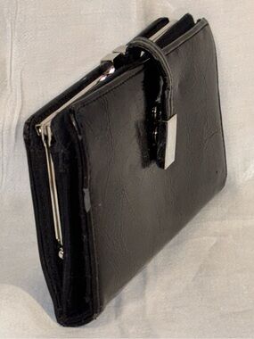 Women’s Black Faux Patent Leather Folding Long Wallet 17 Card Slots